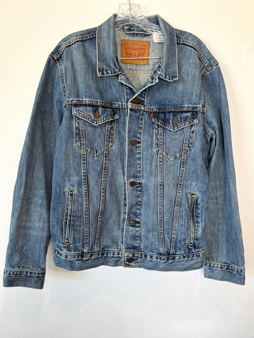 Levi Strauss & Co Men's Size Large Medium Wash Denim Trucker Jacket